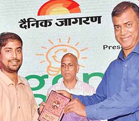 Director Chandan Jha Receiving Award from BSEB Chairman Anand Kishore